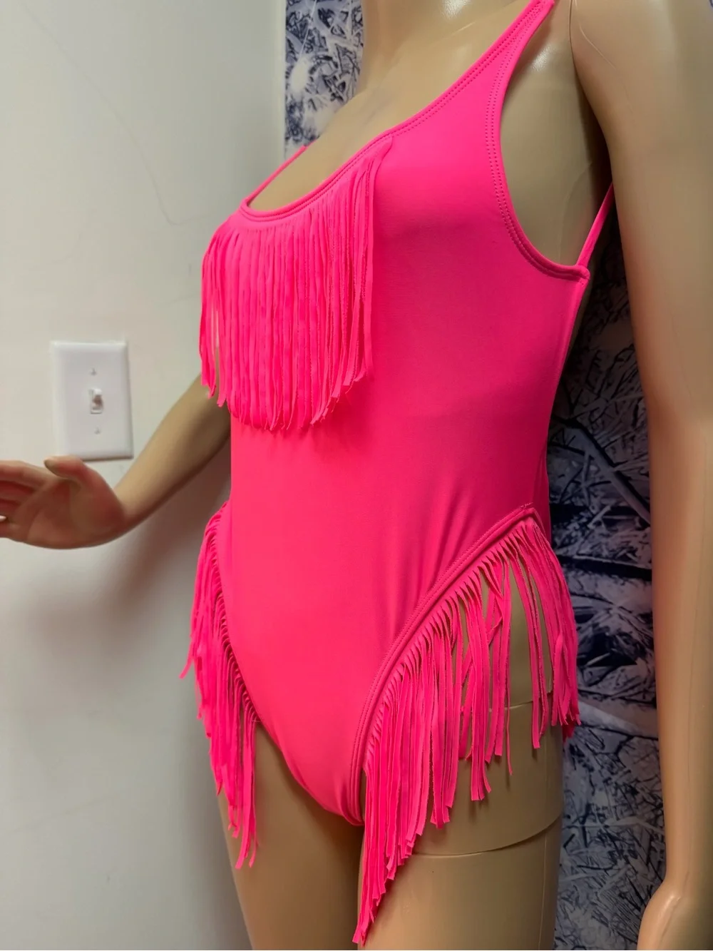 Minimale Animale Neon Pink Fringe One-Piece